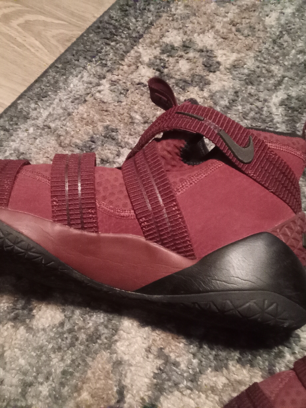 Nike LeBron Soldier 11 SFGNike Men’s Burgundy and Black Strap Sneakers